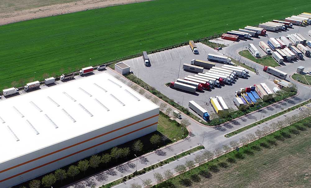 “Onaylanmış Kişi Statü Belgesi (OKSB)” sahibi firmalardan Tebliğin 42/A maddesinin birinci fıkrasında düzenlenen koşulları sağlayamayanlar “SUPALAN (taşıt üstü işlem)” kolaylığından faydalanamayacaklar.